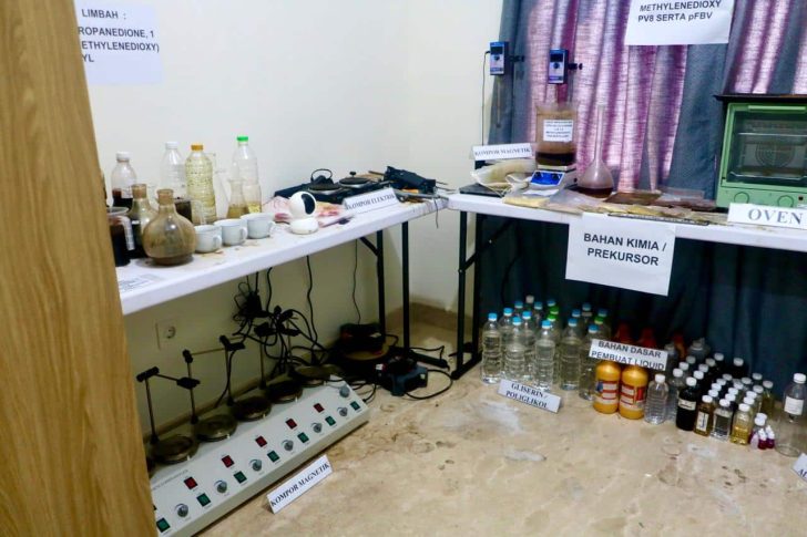 Kado HUT Bhayangkara ke-79: Polda Sumut Bongkar Pabrik Liquid Vape Mengandung Narkotika Senilai Rp300 Miliar 2 Hut Bhayangkara