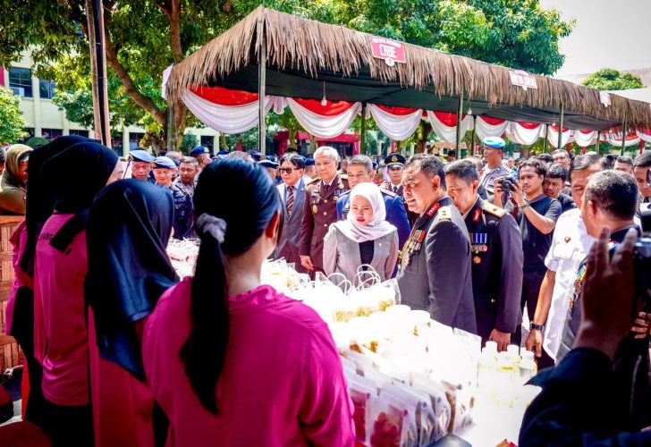 Meriahkan HUT Bhayangkara ke-79, Polda Sumut Gelar Pasar Murah dan Sajikan Kuliner Gratis untuk Warga 2 Bhayangkara