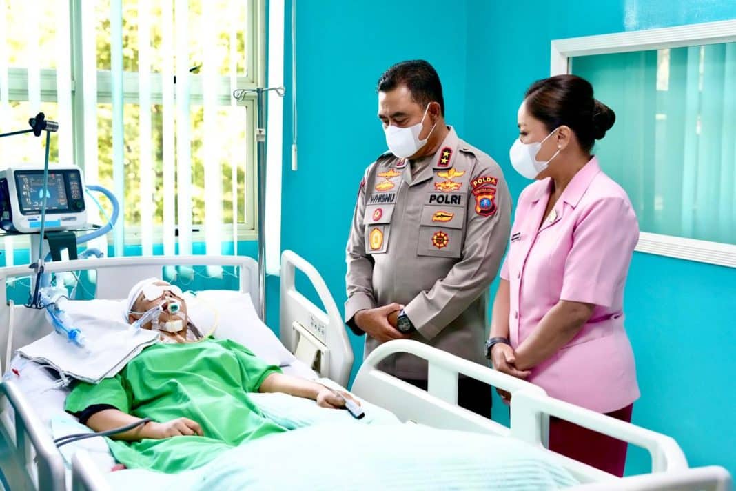 Kapolda Jenguk Laka Lantas Kapolda Sumut