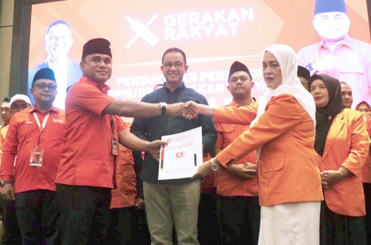 Serah SK dari Ketum GR