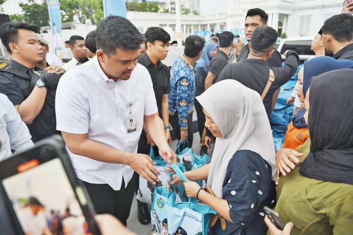 Bobby Nasution Bagikan THR: Haru di Jalanan Medan Jelang Lebaran 2 Bobby Nasution