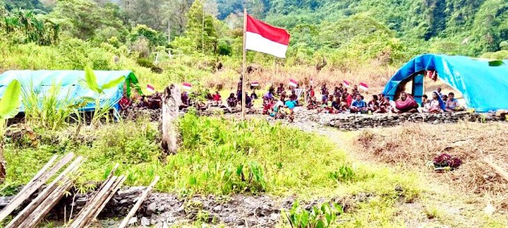 Koops TNI Habema Hadirkan Rasa Aman: Haru Warga Kembru Pulang dan Kibarkan Merah Putih 2 Koops TNI